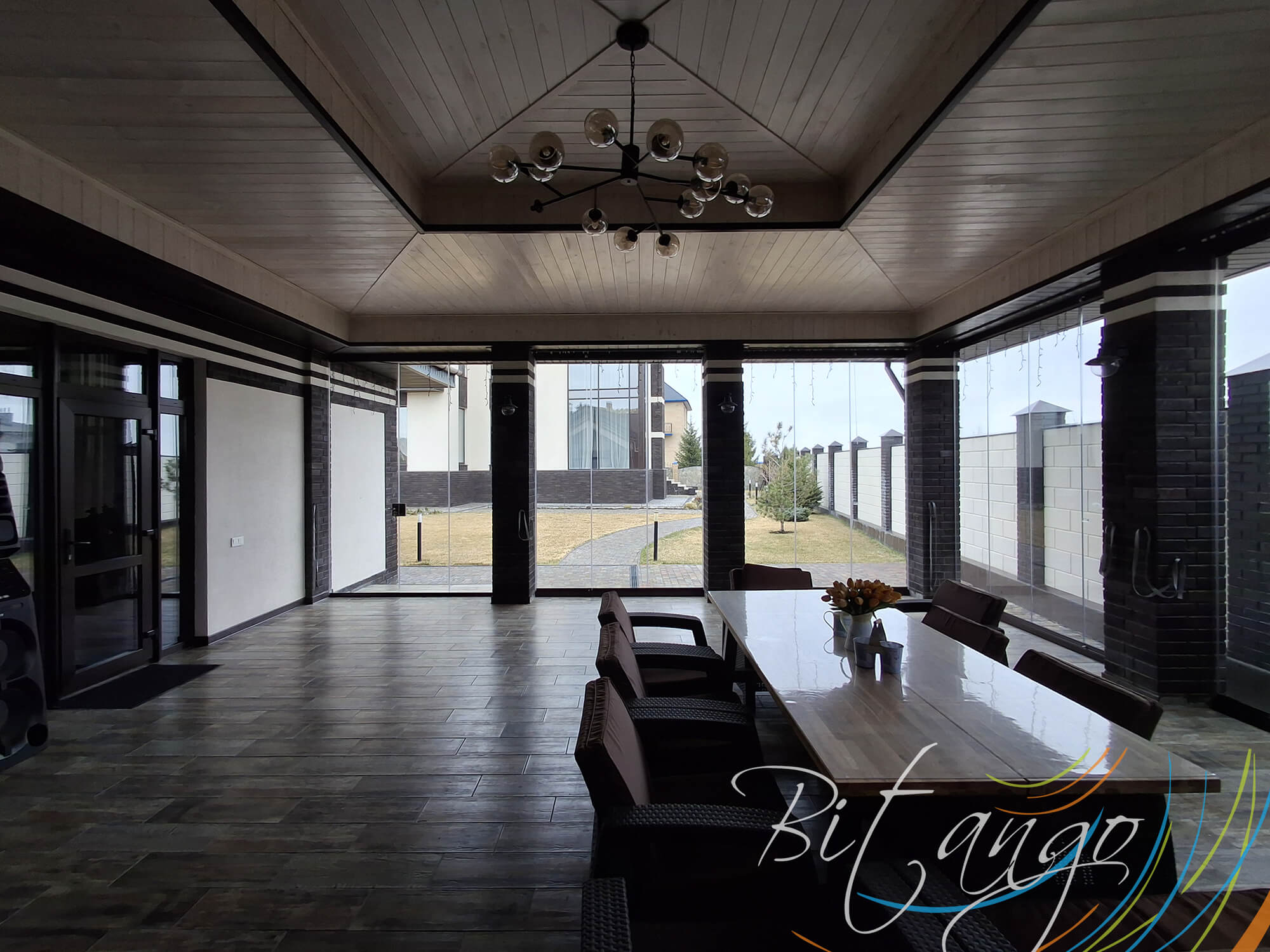 Безрамное остекление террасы