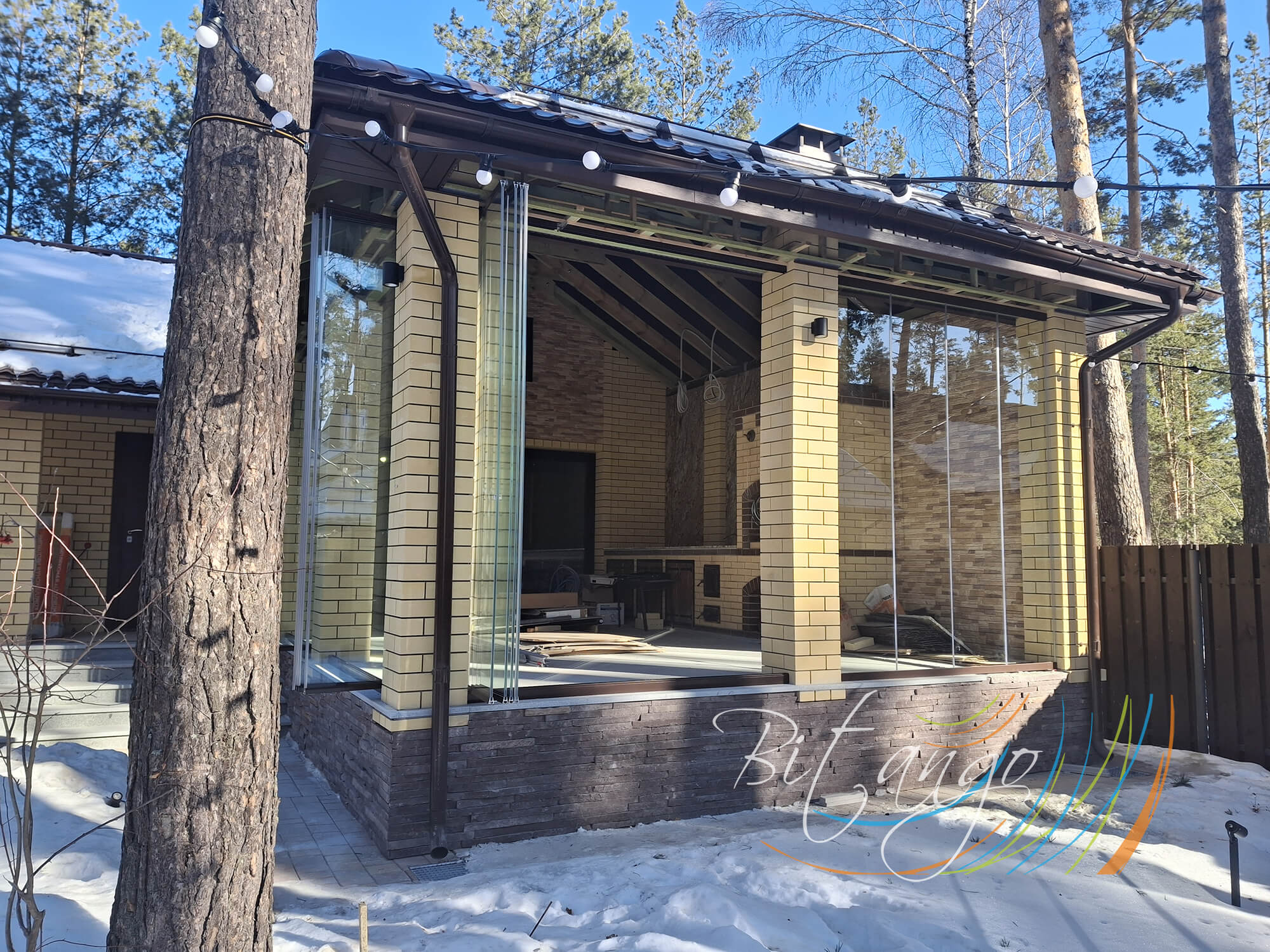 Безрамное остекление террасы