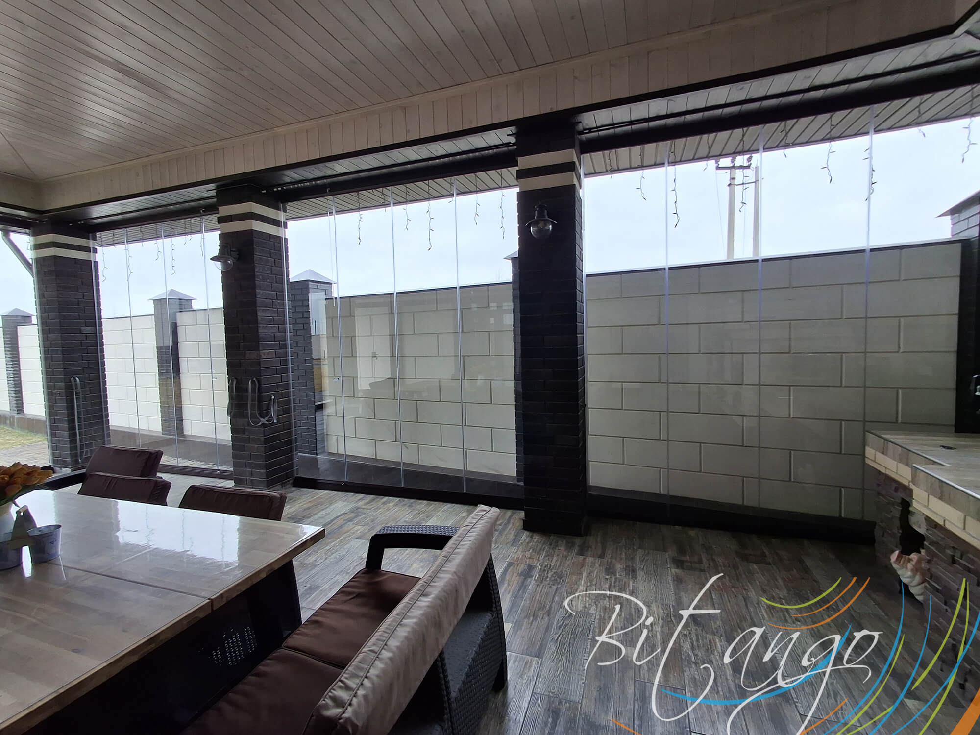 Безрамное остекление террасы