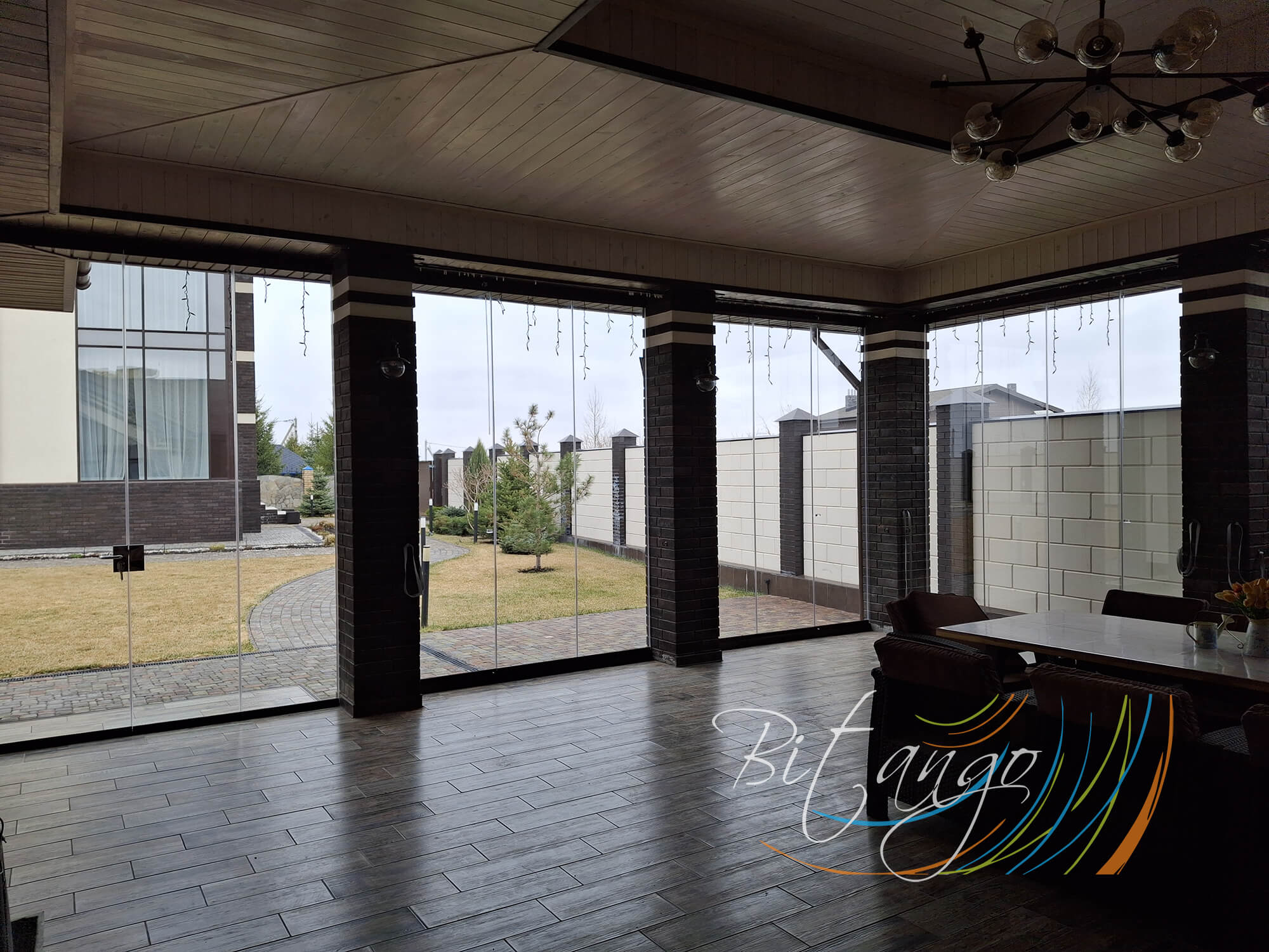 Безрамное остекление террасы