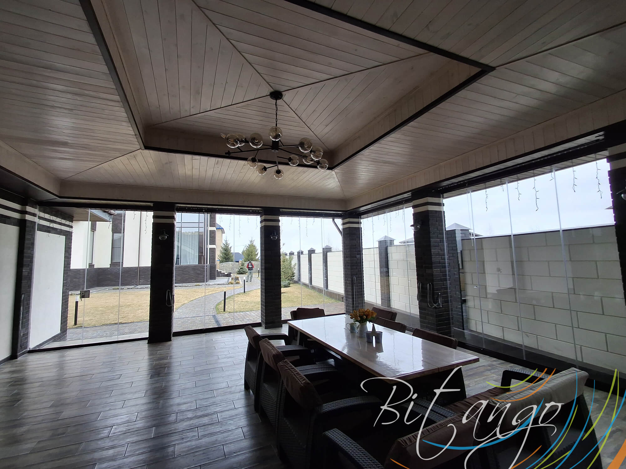 Безрамное остекление террасы