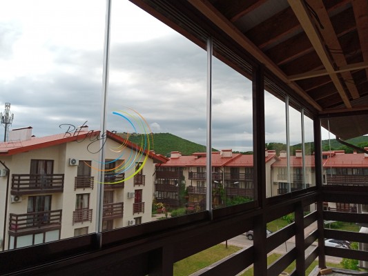 Безрамное остекление балкона в Сукко Краснодарский край