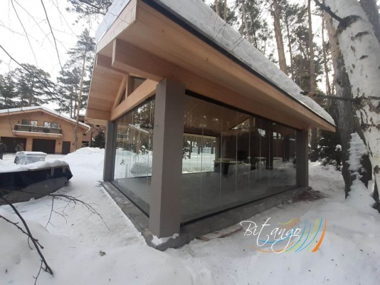 Безрамное остекление беседки