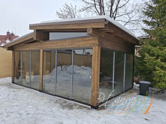 Безрамное остекление беседки