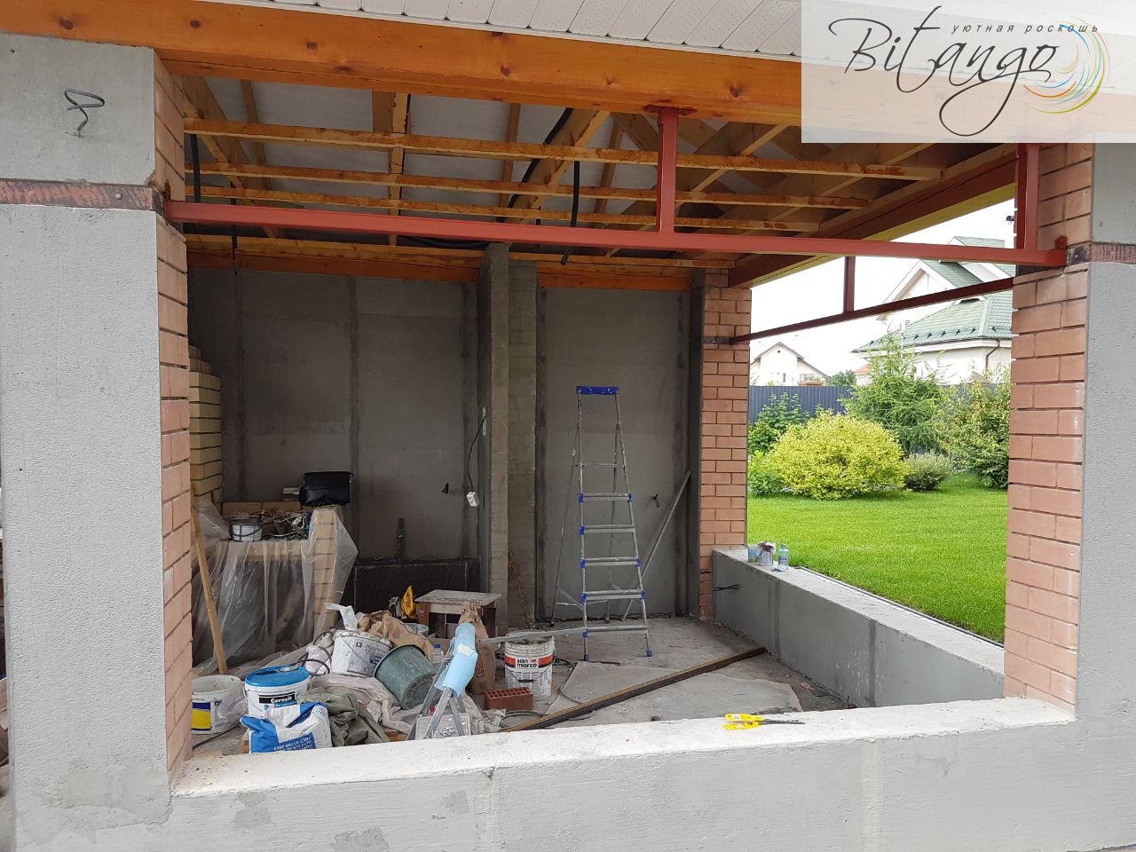 Монтаж безрамного остекления беседки в УрФО